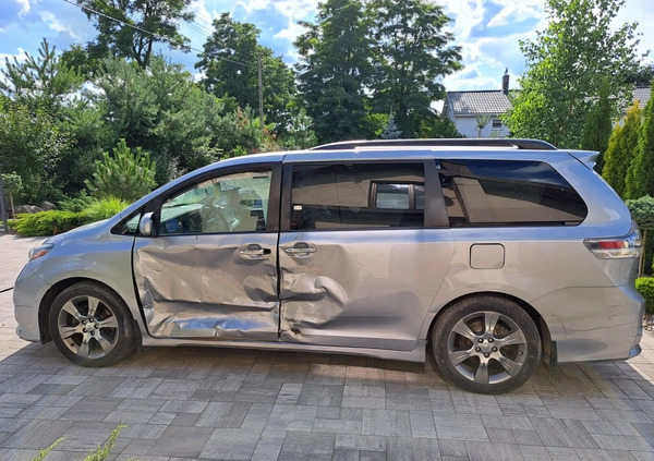 Toyota Sienna cena 90000 przebieg: 187700, rok produkcji 2016 z Zabłudów małe 106